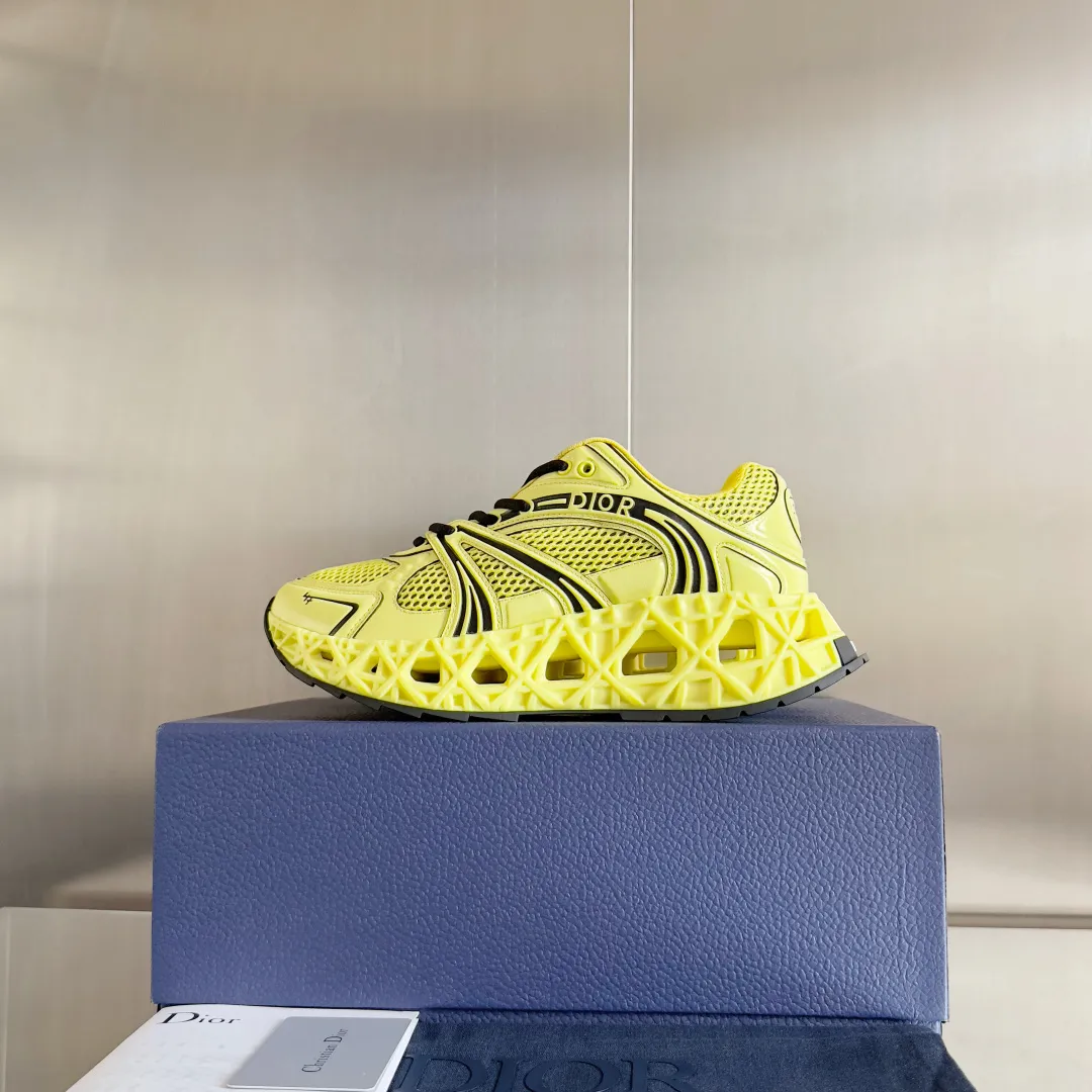 【DIOR】P:800💰 Men's 39-44. (Male 45.46 custom-made) Dior kawa Dior joint 2025ss casual sports shoes‼ ️ Reinterpret running shoes with dior’s haute couture style. b35 is made of fine-textured leather and mesh fabric materials. It can be worn in all seasons, is comfortable and breathable, and has many lines on the shoe body to outline details. It has a full retro three-dimensional feel and can create a casual look all year round!